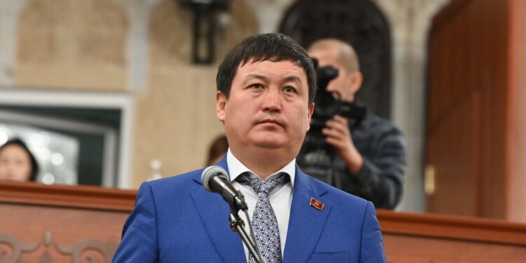 «Эң аз экен да ээ». Жусупбек Коргонбай уулу депутат каза болсо, канча акча төлөнөрүн сурады