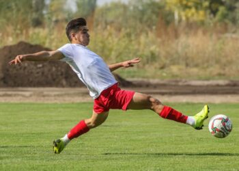 Футболчу Алимардон Шукуров жаракатынан айыгып, Бишкекке учуп келе жатат