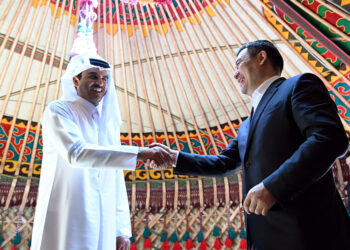 Садыр Жапаров Катар эмирине кыргыз табиятынын кооздугун көрсөттү