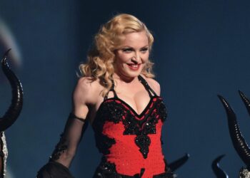 Мадонна дүйнөлүк турнесинин алдында эсин жоготкон абалда реанимацияга түштү