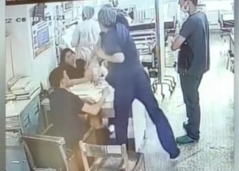 Интернетте ак халатчандардын мушташы тартылган видео тарады