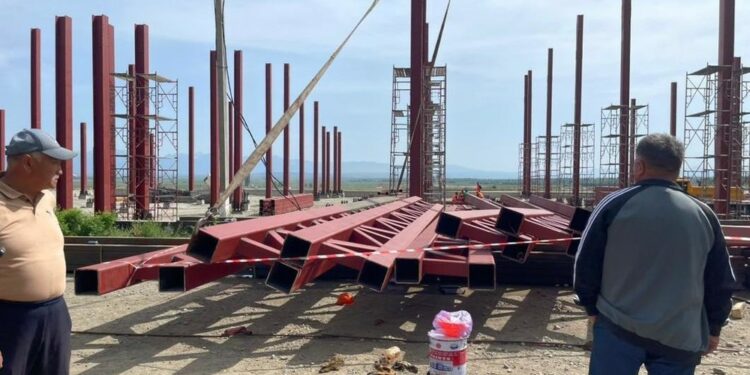 «Экинчи жаран эсине келбей каза болгон». Милиция Караколдогу 2 адам каза болгон окуя тууралуу маалымат берди