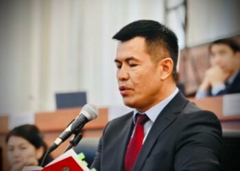 Депутат Өмүрбек Бакиров шайлоону мыйзамсыз деп тапкан соттун чечимин акылга сыйбай турганын айтты