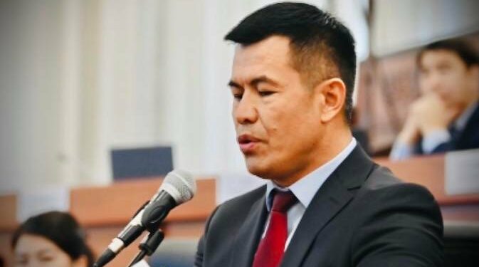 Депутат Өмүрбек Бакиров шайлоону мыйзамсыз деп тапкан соттун чечимин акылга сыйбай турганын айтты