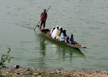 Нигерияда үлпөт тойдон кайтып келе жаткандардын кайыгы оодарылып, 100дөн ашуун адам каза болду