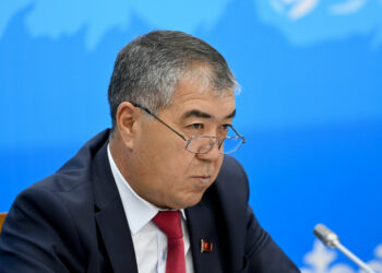 Депутат Сулайманов: «Нооруз концертинде кыргыз жигитинин чачын түйүп алып чыкканы уят»