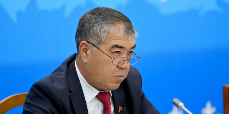 Депутат Сулайманов: «Нооруз концертинде кыргыз жигитинин чачын түйүп алып чыкканы уят»