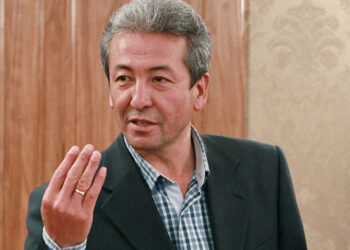 «Ошол элеби же дагы өзгөрдүбү?». Мадумаров жубайы тууралуу үн катты