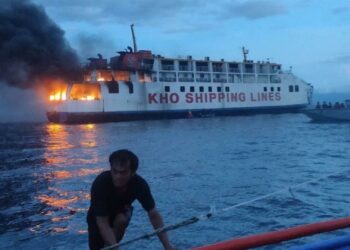 Филиппинде жүргүнчүлөрдү ташуучу кеме өрттөнүп кетти