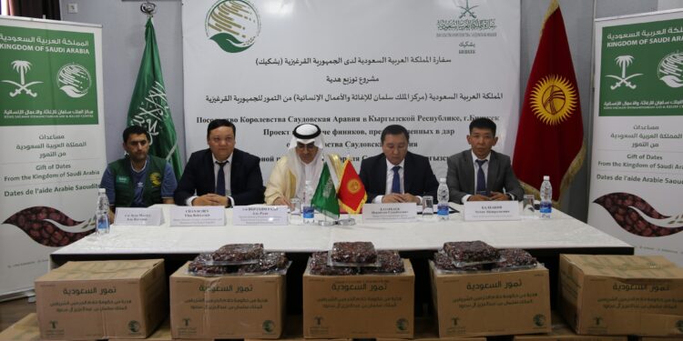 Сауд Арабиясы Кыргызстанга 25 тонна курма тартуулады