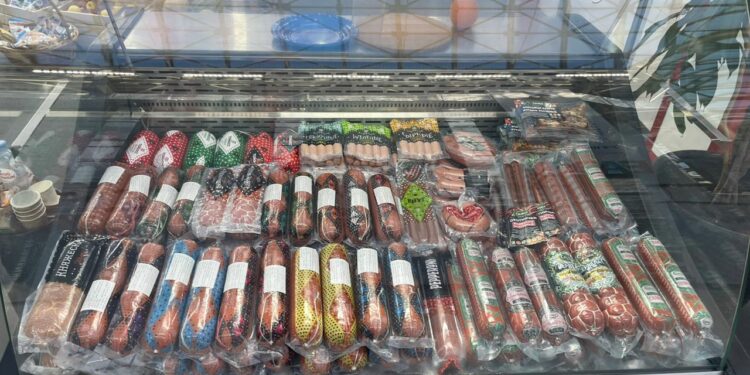 Сочиде өткөн көргөзмөдө Кыргызстанда чыгарылган колбасанын түрлөрү да коюлду