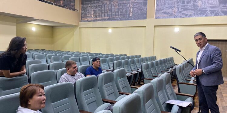 Вице-мэр Орунтаев ишкерлерди жолугушууга чакырган. Алар келишкен эмес