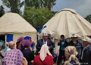 Караколдогу аэропортто каза болгон жана жараат алган жарандарга мамлекет жардам берет