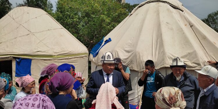 Караколдогу аэропортто каза болгон жана жараат алган жарандарга мамлекет жардам берет