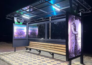 Садыр Жапаров дааратканага окшош аялдаманын ордуна курулган жаңысын көрсөттү