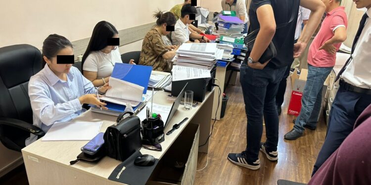 «Кумтөрдүн» олчойгон акчасы жеке бизнеске… Жаратылышты өнүктүрүү фондунун директору кармалды