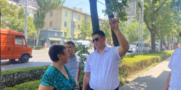 Вице-мэр Орунтаев Бишкектин Манас кең көчөсүн бойлой кыдырды