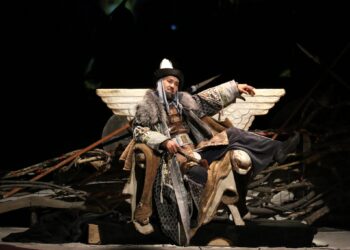 Кыргыз драм театры «Төлгө» спектакли менен сезонун жапты