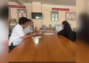 Жалал-Абадда “йакын-инкарчылар” балдарына ооруканага, мектепке барууга макулдук беришти