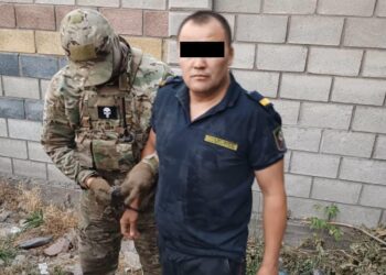 Мейманканадагы жолугушуу үчүн…. Милиция кызматкери пара алууга шектелип кармалды