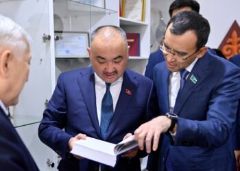 Нурланбек Шакиев Казакстан элдеринин Ассамблеясынын мүчөлөрү менен жолугушту