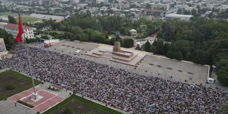 Ошто Айт намаз кандай өттү? Бийиктиктен тартылган видео