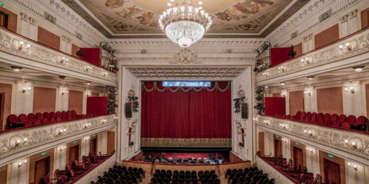 Опера жана балет театрынын сезондогу акыркы гала-концерти ачык асман алдында өтөт