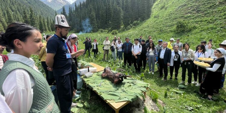 Япон элчиси Нарында таш кордону 300 долларга сатып алды