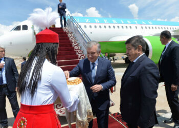 Өзбекстандын президенти Шавкат Мирзийоев Кыргызстанга келди