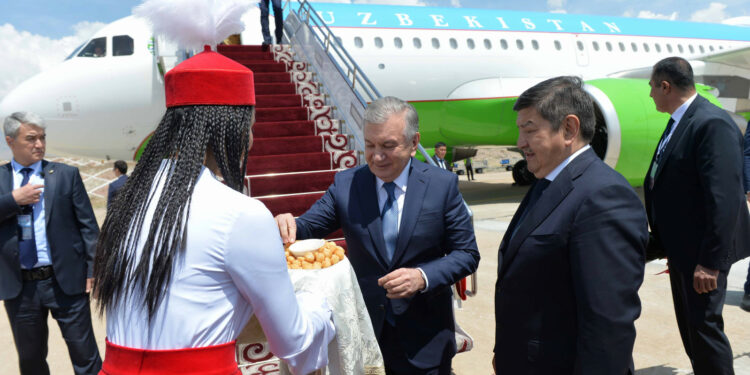 Өзбекстандын президенти Шавкат Мирзийоев Кыргызстанга келди