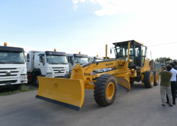 Бакыт Төрөбаев жол курууга 84 жаңы техника тапшырды