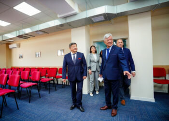 «Бизде 5-7 баллга жеткен жер титирөөлөр бир нече жолу болгон». Акылбек Жапаров Сейсмология институтунун жаңы имаратынын ачылышына катышты