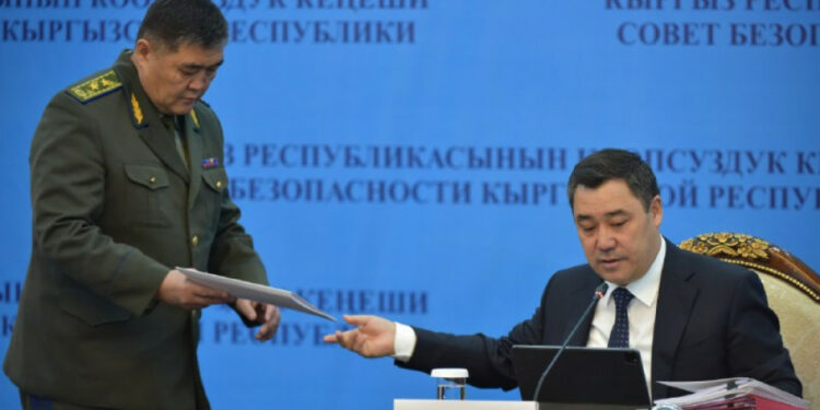 Садыр Жапаров Коопсуздук кеңешинин жыйынын өткөрөт. Эмне каралат?