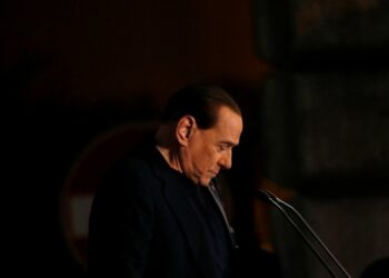 Берлускони 5 миллиард евро мурас калтырды