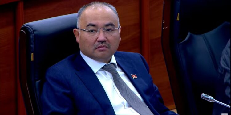 Шакиев суу көйгөйү боюнча: «Парламентте карасак эле мөңгү эрип, суу көбөйүп кетпейт»