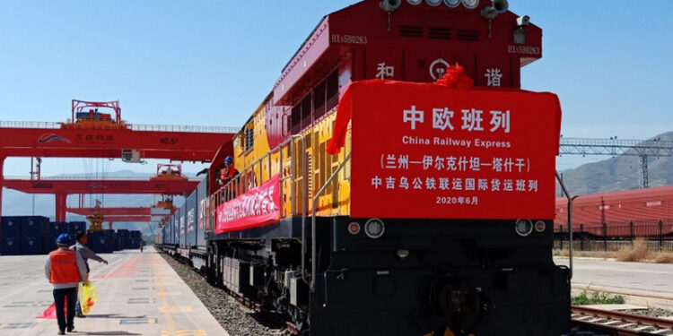 Кытай-Кыргызстан-Өзбекстан каттамы боюнча сыноо иретинде алгачкы поезд ишке кирди