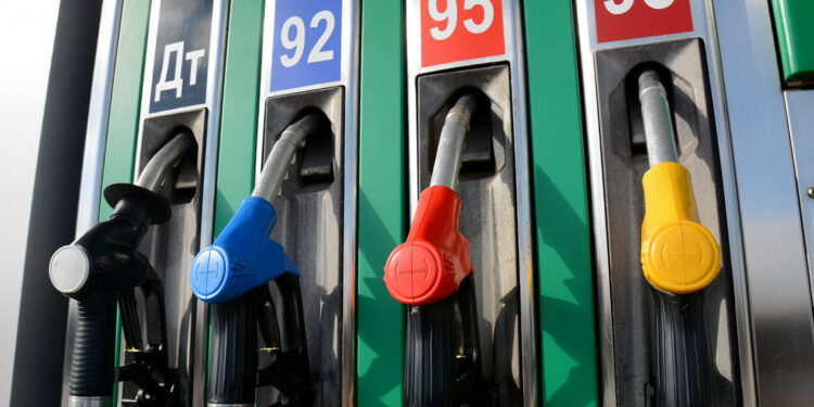 Июнь айында Кыргызстанда бензин 2,5-3 сомго кымбатташы мүмкүн