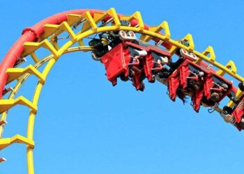 Швецияда «америкалык аттракциондун» вагондорунун бири рельстен чыгып кетти