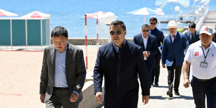 Садыр Жапаров коомду жаратылышты сактоого жана тартипке чакырды