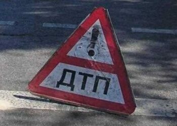 Кадамжайда мугалим айдаган унаадан кулаган окуучулар. Министрлик кимге, кандай жаза берди?