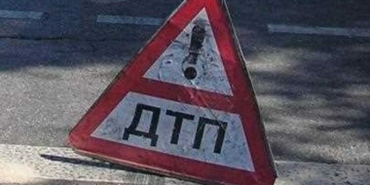 Кадамжайда мугалим айдаган унаадан кулаган окуучулар. Министрлик кимге, кандай жаза берди?