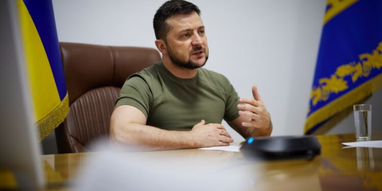 «Кремлдин адамы аябай корко турганы көрүндү». Володимир Зеленський үн катты