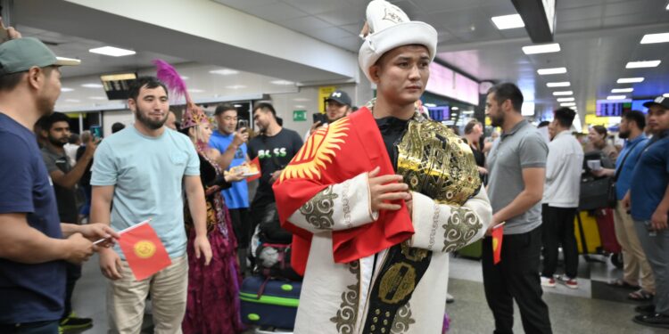 Brave CF чемпиону болгон Немат Абдрашитовду аэропорттон тосуп алышты