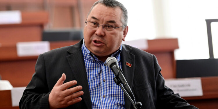 Депутат Түлөбаев: «Бишкек эки жарым жыл ичинде өмүрүмдү алды»