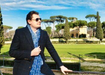 Орусиялык блогер Евгений Понасенков кармалды