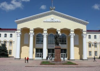 «Эшик, терезелери сынган». Депутат КУУнун абалына нааразы болду