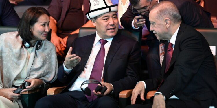 Түркиянын президенти Садыр Жапаровду инаугурациясына чакырды