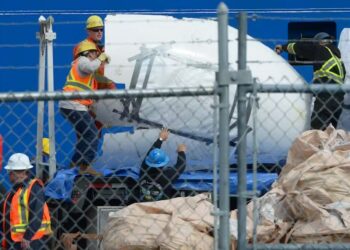 «Титаникти» көрөм деп каза болгондордун батискафы океандын түбүнөн чыгарылды