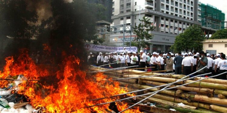 Камбоджада 6 тонна баңгизат эл көзүнө өрттөлдү. Дагы 336 тонна калды…