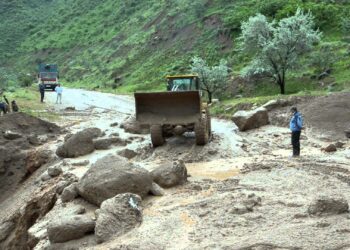 Сел алуу, кар жана жер көчкү… Транспорт министри жүрүп жаткан иштер боюнча маалымат берди